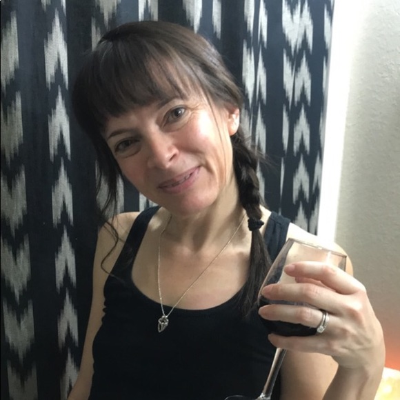 Meet your Posher, Leeanne - Picture 3 of 5